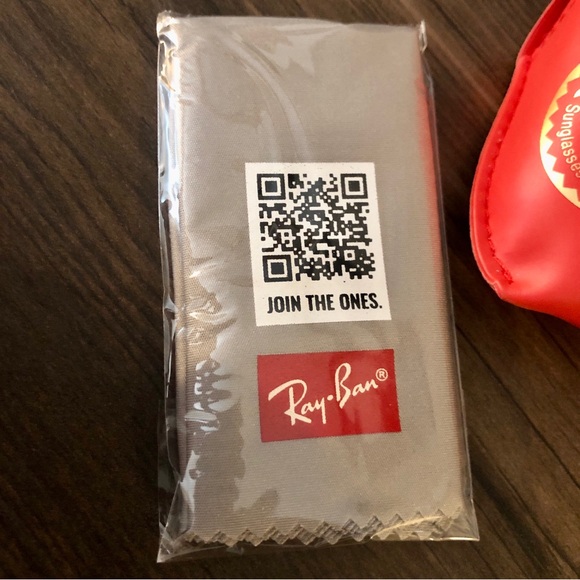 Ray-Ban RB3025 Black Large Metal Aviator Sunglasses - Picture 11 of 14